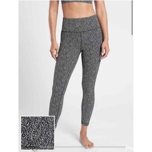 Athleta Ultimate Stash Textured Medium 7/8 NWOT